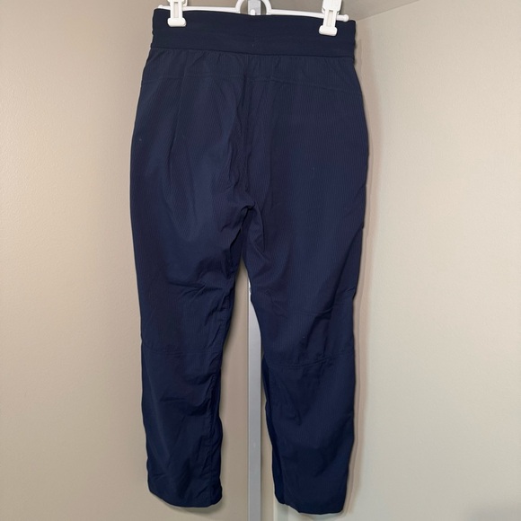 Lululemon Beyond the Studio Crop *Swift Fabric Size 4 True Navy - Picture 3 of 4